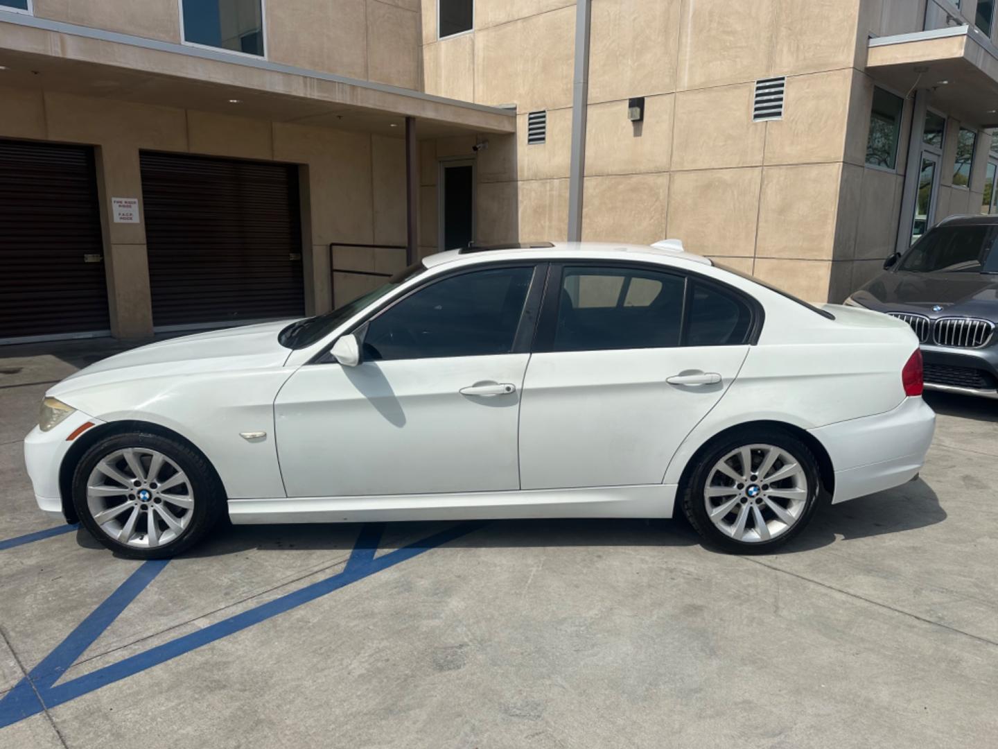 2011 White /Black BMW 3-Series 328i SA SULEV (WBAPH5G55BN) with an 3.0L L6 DOHC 24V engine, Automatic transmission, located at 30 S. Berkeley Avenue, Pasadena, CA, 91107, (626) 248-7567, 34.145447, -118.109398 - This BMW 328i Looks and drives good. It comes well equipped with leather seats, power seats, moon-roof, and a lot more. Bad credit? we can help! we are the bank. - Photo#1